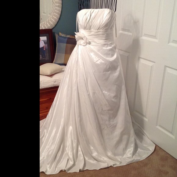 NWT David's Bridal Gown - Picture 1 of 4
